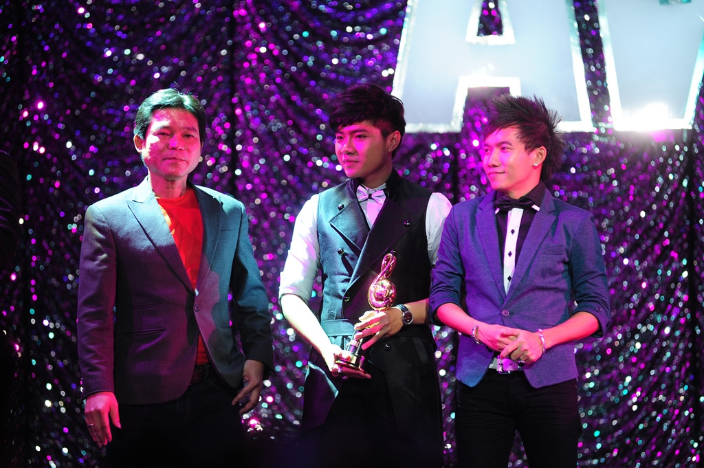 Nam ca sĩ Phạm Trưởng với