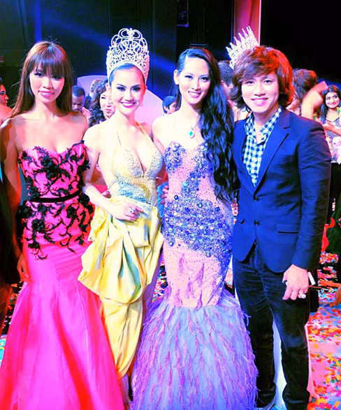 Hà Anh và Elizabeth Thủy Tiên rạng rỡ bên các người đẹp