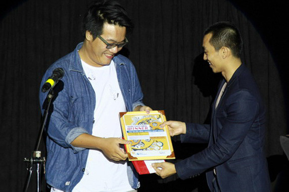 Không có gì quý của Nguyễn Trọng Khôi (trái) giành giải 