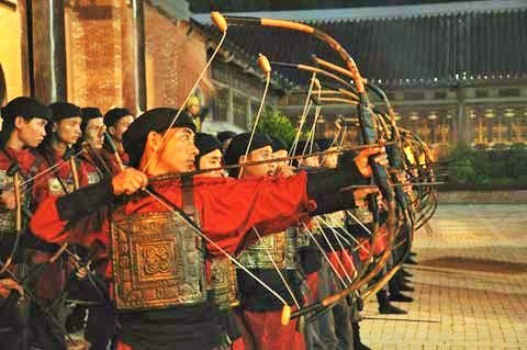 Người đầu tiên làm giáp trụ cho điện ảnh Việt ảnh 1