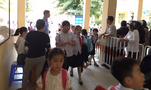 Học sinh lớp 1 bị cô giáo đánh bầm tím người ảnh 5