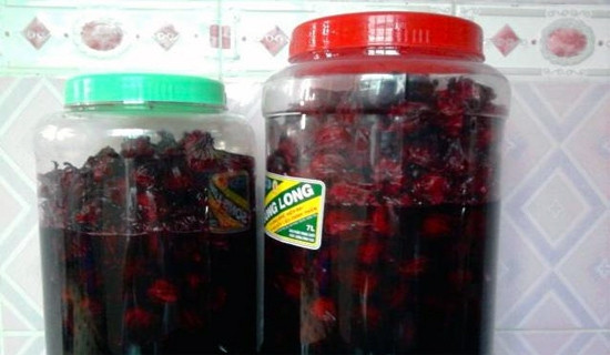 Nhiều người theo trào lưu mua cả tạ bụp giấm về ngâm siro, làm mứt dùng quanh năm