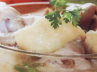 Chân giò hầm hạt sen