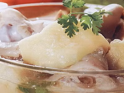 Chân giò hầm hạt sen. Chân giò hầm hạt sen