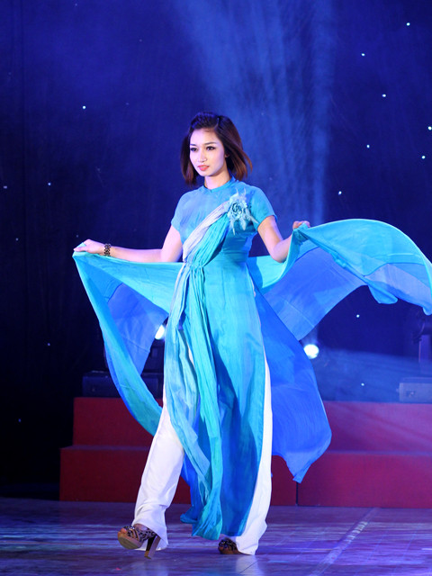 Tự tin thể hiện trên sân khấu