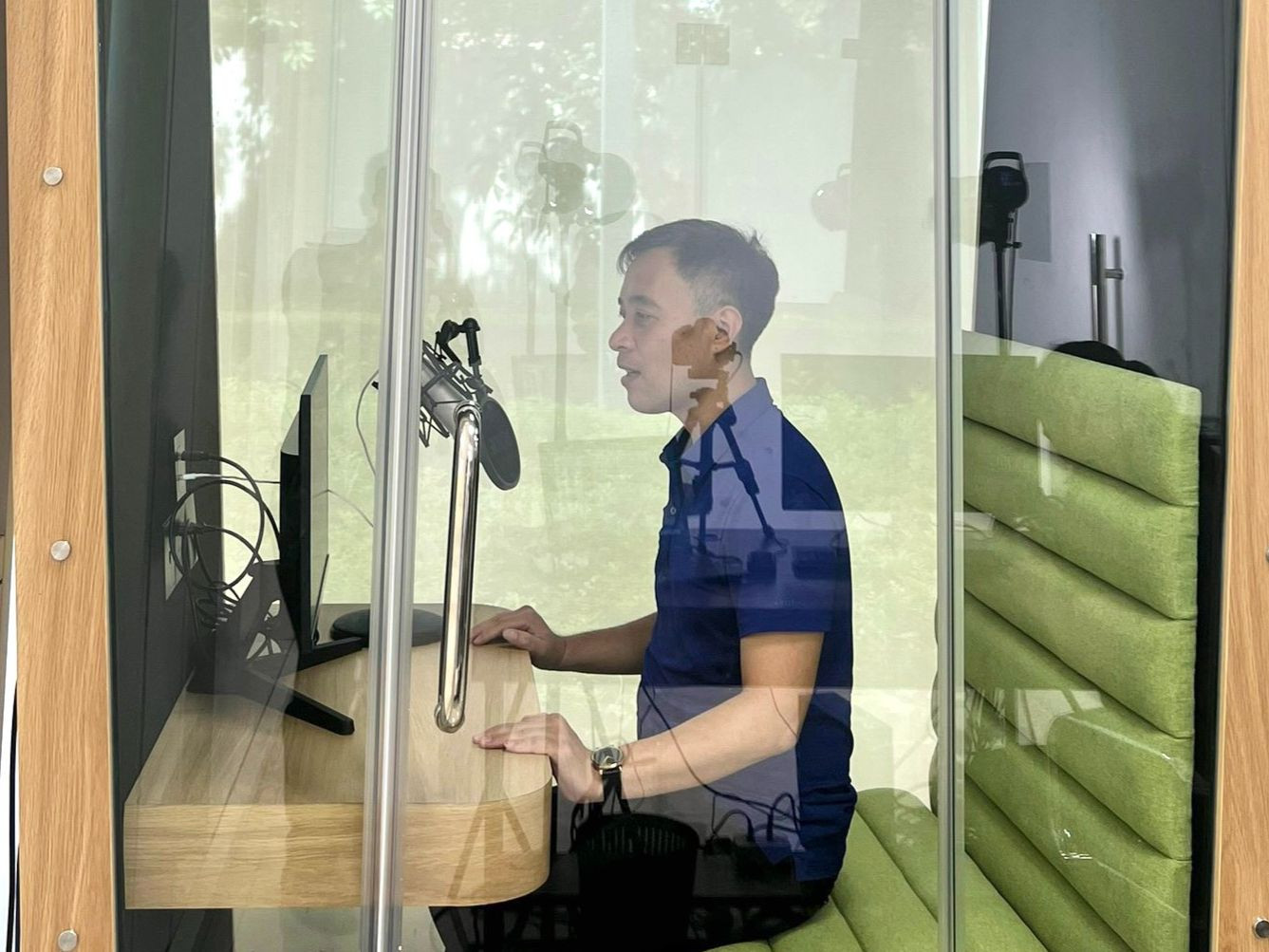 Hình ảnh thử nghiệm thu nhận sinh trắc học giọng nói qua cabin. Hình ảnh thử nghiệm thu nhận sinh trắc học giọng nói qua cabin.