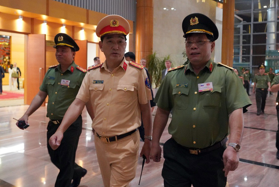 Trung tướng Nguyễn Hải Trung - Giám đốc Công an TP Hà Nội kiểm tra công tác bảo vệ đón đoàn Tổng thống Liên bang Nga. Trung tướng Nguyễn Hải Trung - Giám đốc Công an TP Hà Nội kiểm tra công tác bảo vệ đón đoàn Tổng thống Liên bang Nga.