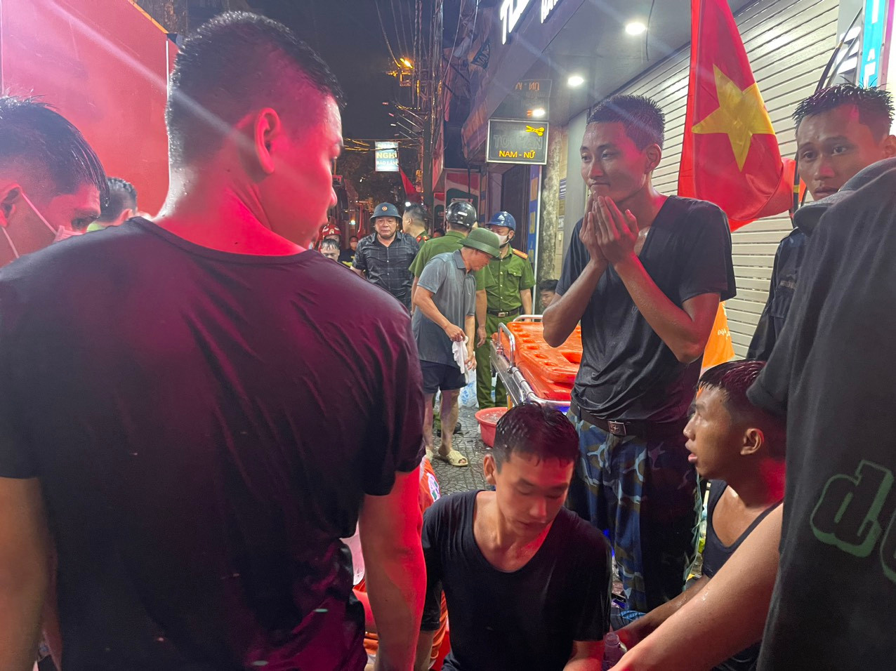 Ngoài cảnh sát PCCC&amp;CNCH nhiều lực lượng khác tham gia hỗ trợ.