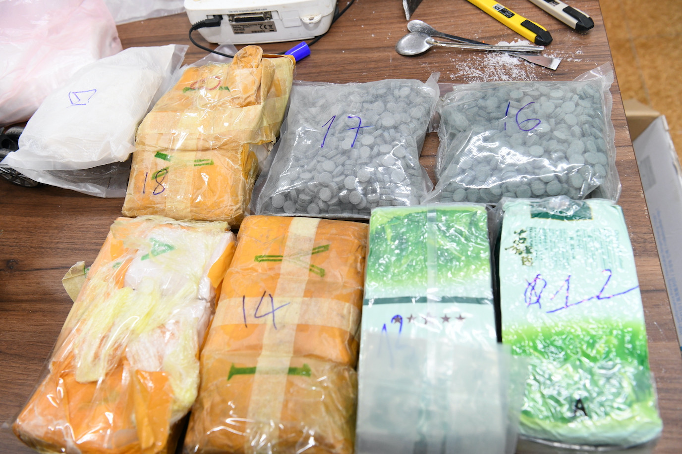 Ma túy cảnh sát thu giữ trong chuyên án. Ma túy cảnh sát thu giữ trong chuyên án.