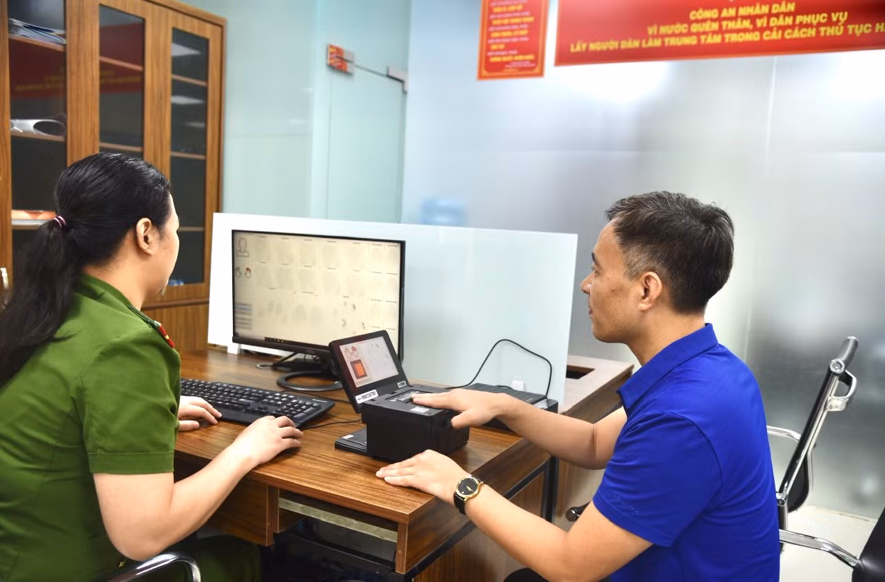 Bộ Công an sẵn sàng thu nhận hồ sơ cấp thẻ căn cước cho công dân.