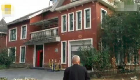 Đại gia dùng biệt thự rộng 380m2 để... nuôi gà vịt ảnh 2