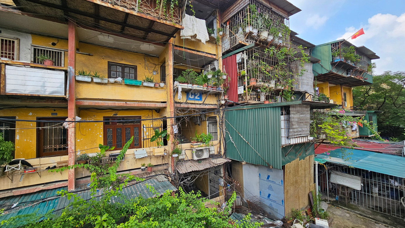 Thậm chí, có căn hộ đang rao bán gần 100 triệu đồng/m2 (bao gồm cả phần diện tích cơi nới, lấn chiếm - PV) .