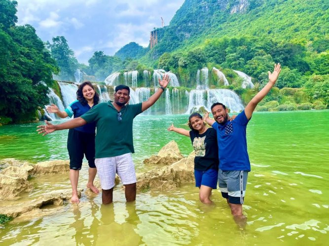 Du khách Ấn Độ đến Việt Nam (ảnh: Deccan Herald).