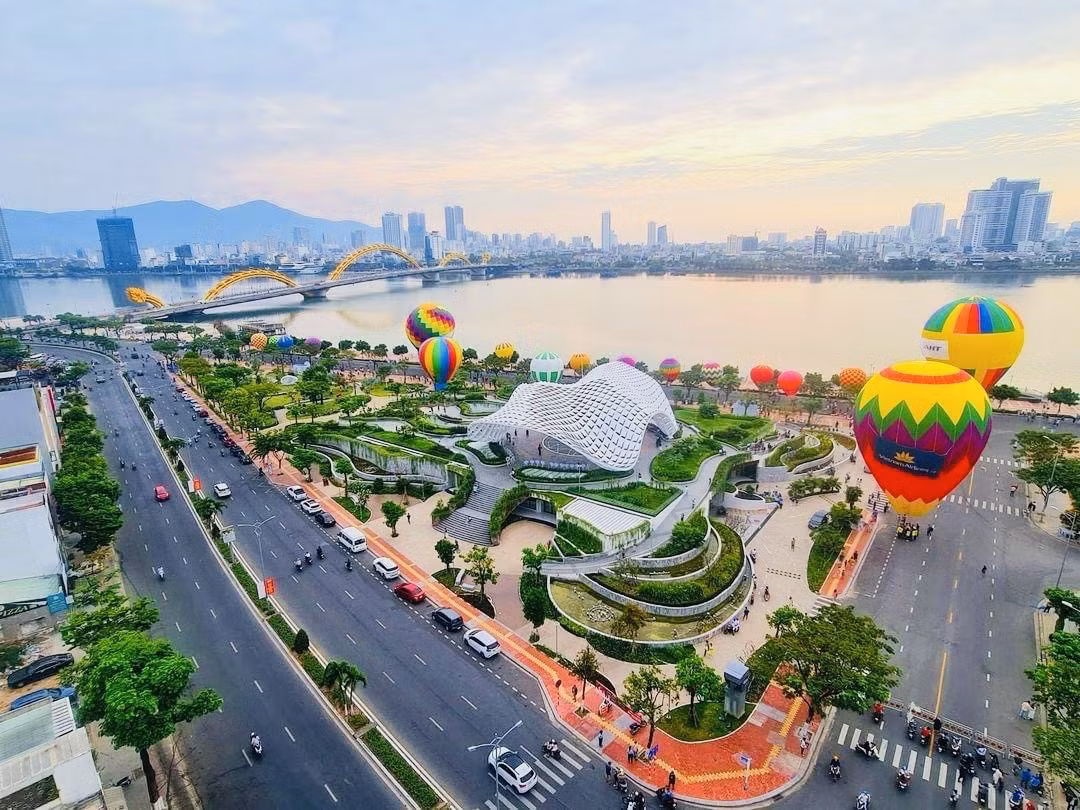 Giá vé máy bay tăng cao, nhất là vào dịp nghỉ lễ, ảnh hưởng không nhỏ đến du lịch (ảnh minh họa).