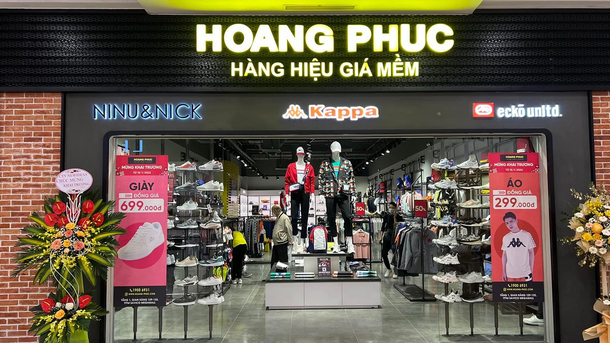 Hầu hết cửa hàng của Hoàng Phúc đều ở vị trí đắc địa, trung tâm thương mại lớn (ảnh: DN).