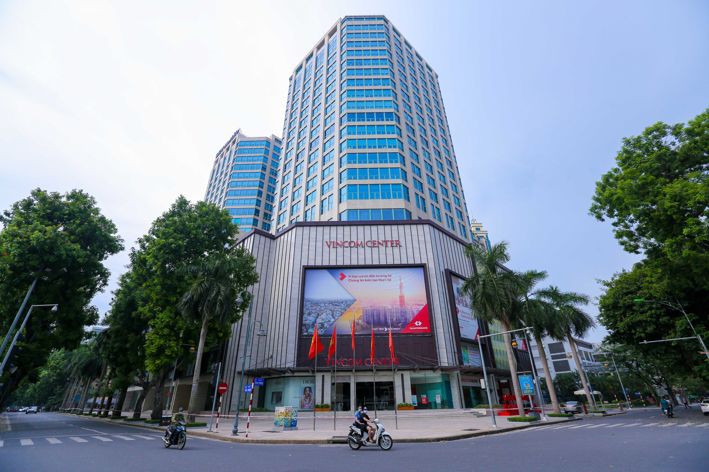 TCB ghi nhận khoản lợi nhuận đến từ việc chuyển nhượng tòa nhà 191 Bà Triệu, Hai Bà Trưng. TCB ghi nhận khoản lợi nhuận đến từ việc chuyển nhượng tòa nhà 191 Bà Triệu, Hai Bà Trưng.