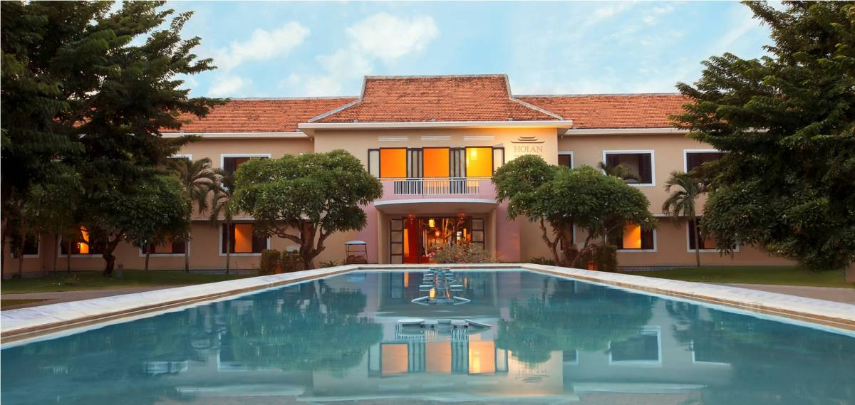 Khách sạn Hội An phải đối mặt khó khăn do nhân sự ngành du lịch tại địa phương thiếu hụt vì đã chuyển đổi ngành nghề, chi phí đầu vào tiếp tục gia tăng. Khách sạn Hội An phải đối mặt khó khăn do nhân sự ngành du lịch tại địa phương thiếu hụt vì đã chuyển đổi ngành nghề, chi phí đầu vào tiếp tục gia tăng.