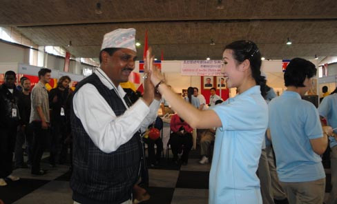 Luôn tự tin trước sự chứng kiến của đông đảo quan khách. Ảnh: T.Đ