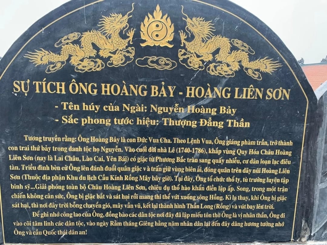 Bia đá ghi tích ông Hoàng Bảy của Khu du lịch cầu kính Rồng Mây Lai Châu.