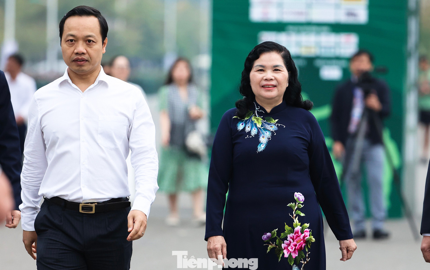 Bí thư Tỉnh ủy Lai Châu Giàng Páo Mỷ và Chủ tịch UBND tỉnh Lai Châu Trần Tiến Dũng dự Lễ thượng cờ Tổ quốc.