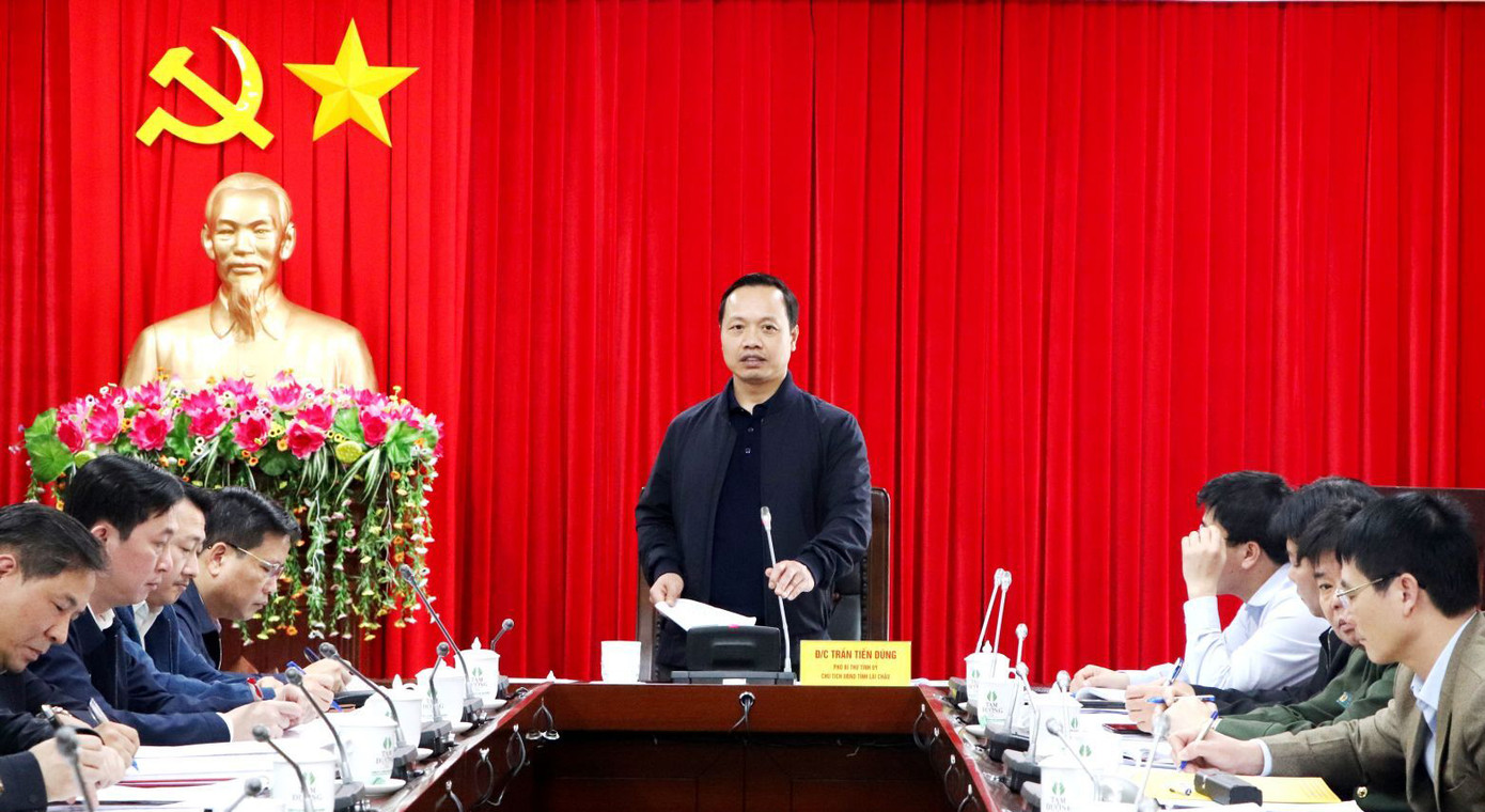 Chủ tịch UBND tỉnh Lai Châu Trần Tiến Dũng phát biểu chỉ đạo tại cuộc họp. Chủ tịch UBND tỉnh Lai Châu Trần Tiến Dũng phát biểu chỉ đạo tại cuộc họp.