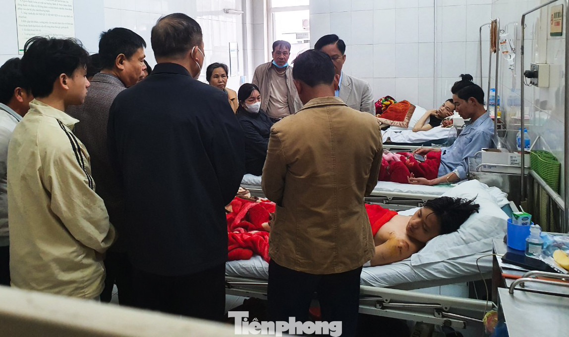 Nam sinh V. hiện được trị tại Bệnh viện Đa khoa tỉnh Lào Cai. Nam sinh V. hiện được trị tại Bệnh viện Đa khoa tỉnh Lào Cai.