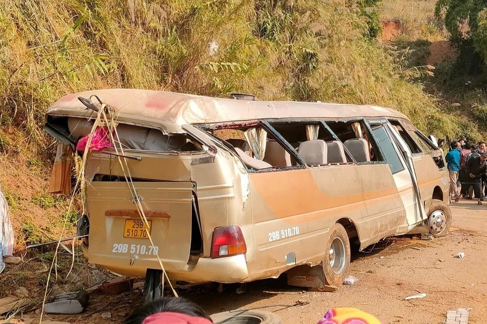 Chiếc xe khách gặp nạn.