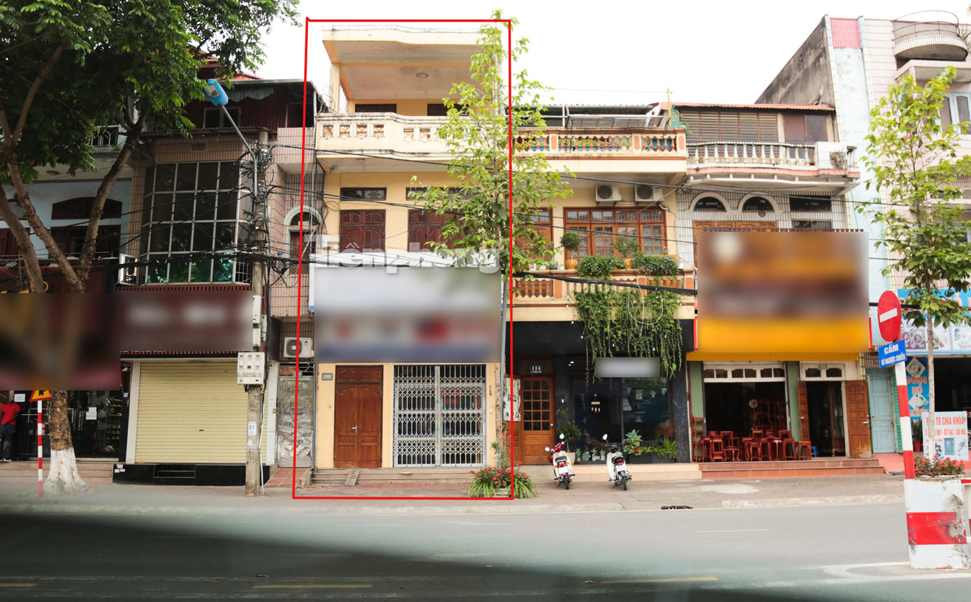 Thửa đất thứ 7 liên quan đến cựu Bí thư Tỉnh ủy Lào Cai Nguyễn Văn Vịnh là thửa đất có diện tích 100 m2, địa chỉ trên phố Hoàng Liên, phường Cốc Lếu, Lào Cai. Thửa đất này được cấp theo quyết định số 504 ngày 9/6/1993 của UBND tỉnh Lào Cai. Người dân địa phương cho biết, thời còn làm Chủ tịch UBND tỉnh Lào Cai, ông Nguyễn Văn Vịnh sử dụng căn nhà trên thửa đất này, nhưng hiện nay một đơn vị chuyên về xuất khẩu lao động đang sử dụng. Thửa đất thứ 7 liên quan đến cựu Bí thư Tỉnh ủy Lào Cai Nguyễn Văn Vịnh là thửa đất có diện tích 100 m2, địa chỉ trên phố Hoàng Liên, phường Cốc Lếu, Lào Cai. Thửa đất này được cấp theo quyết định số 504 ngày 9/6/1993 của UBND tỉnh Lào Cai. Người dân địa phương cho biết, thời còn làm Chủ tịch UBND tỉnh Lào Cai, ông Nguyễn Văn Vịnh sử dụng căn nhà trên thửa đất này, nhưng hiện nay một đơn vị chuyên về xuất khẩu lao động đang sử dụng.