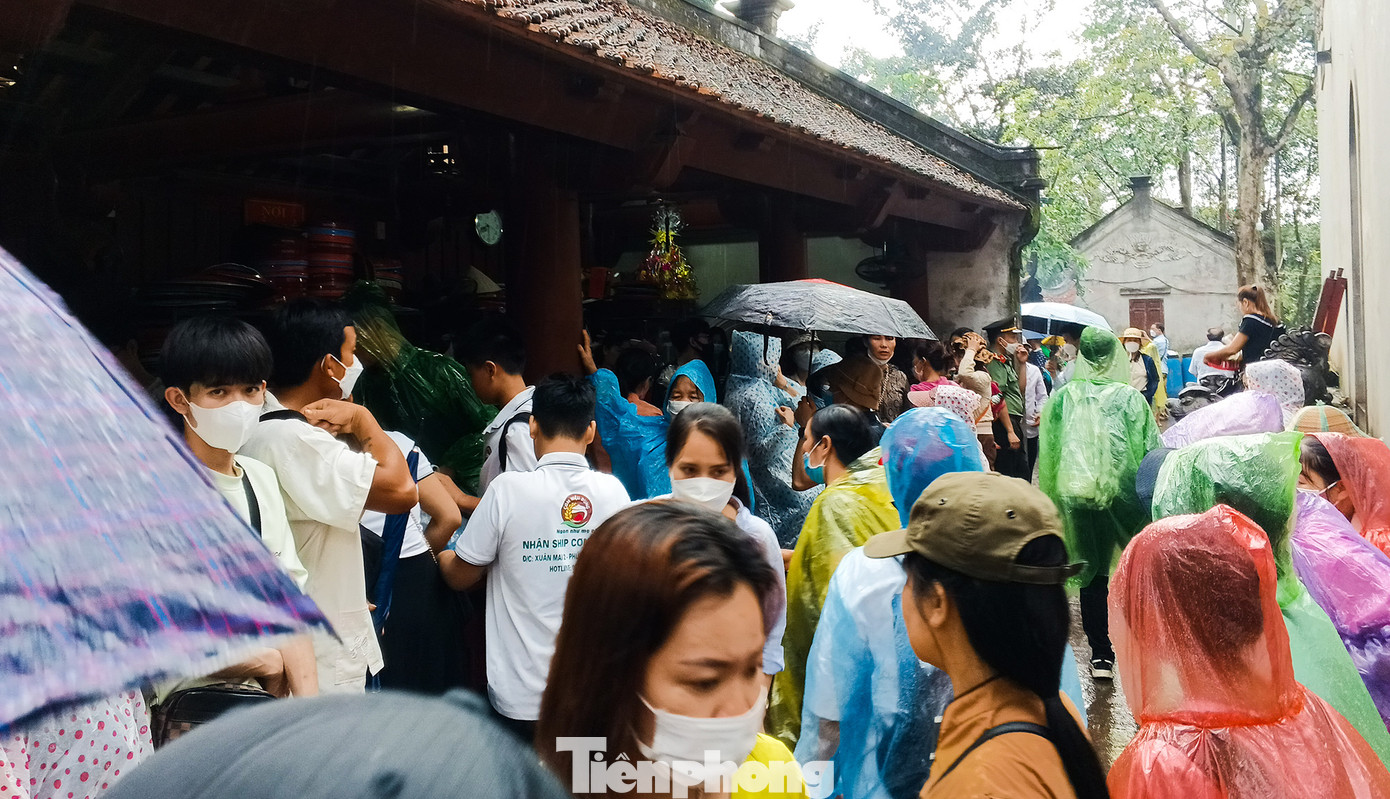 Theo ông Lê Trường Giang - Giám đốc Ban quản lý Khu di tích lịch sử Đền Hùng, năm ngoái, số lượng du khách đến tham quan khoảng một triệu người. Năm nay, thống kê có thể đạt con số 4 triệu lượt khách. Theo ông Lê Trường Giang - Giám đốc Ban quản lý Khu di tích lịch sử Đền Hùng, năm ngoái, số lượng du khách đến tham quan khoảng một triệu người. Năm nay, thống kê có thể đạt con số 4 triệu lượt khách.