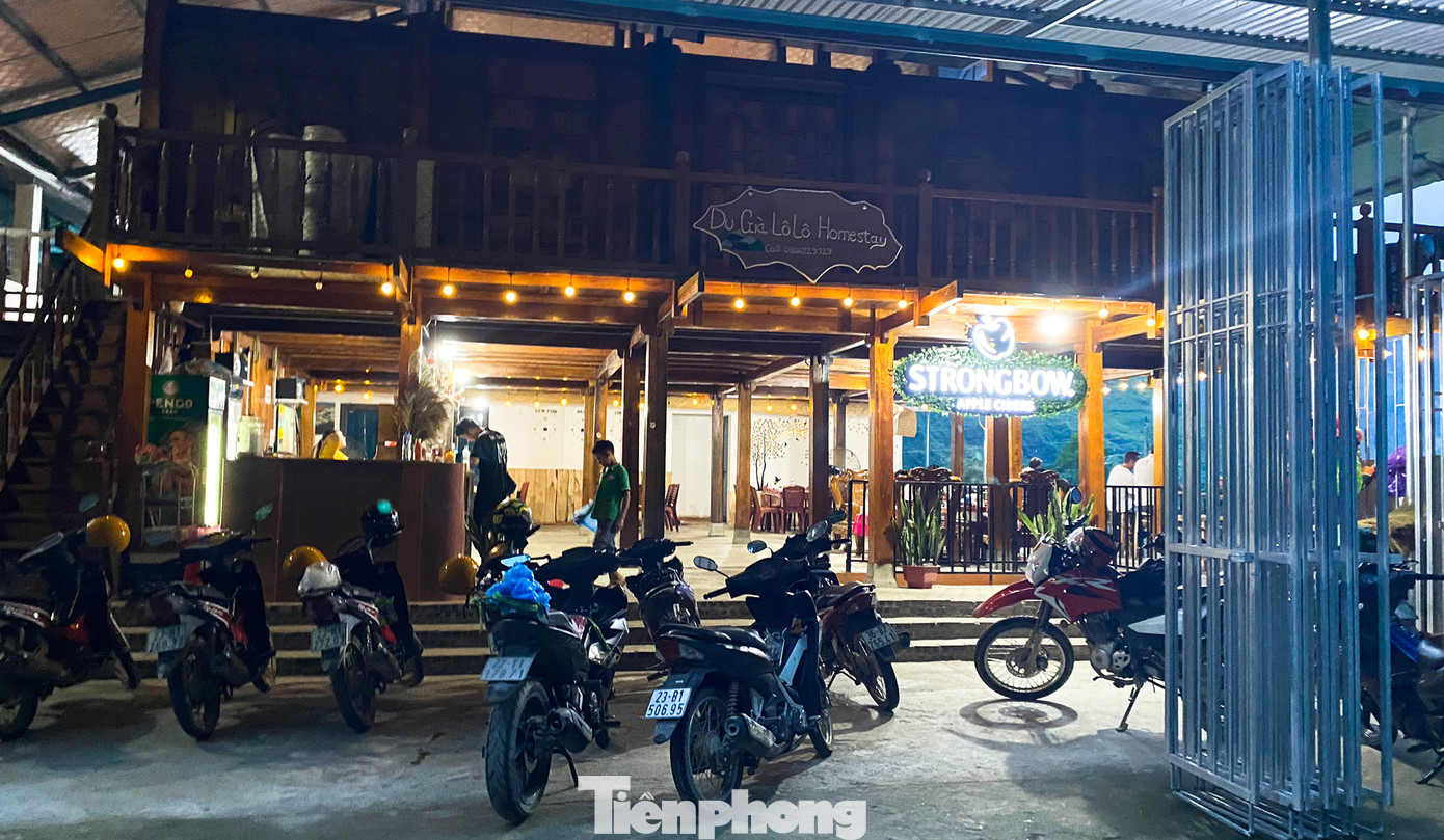 Ông Vàng Minh Lẻng cũng xác nhận với PV Tiền Phong, công trình là của gia đình; phần diện tích sai phép, huyện chưa có kết luận, xử lý.