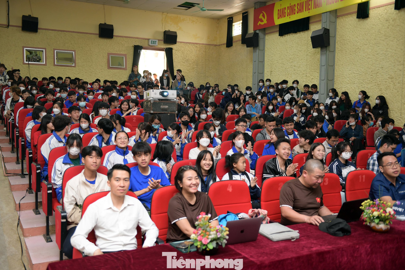 Anh Lò Minh Hiếu - Phó Bí thư Thường trực Tỉnh Đoàn Lai Châu (áo trắng hàng đầu) có mặt tại buổi tập huấn. Anh Lò Minh Hiếu - Phó Bí thư Thường trực Tỉnh Đoàn Lai Châu (áo trắng hàng đầu) có mặt tại buổi tập huấn.