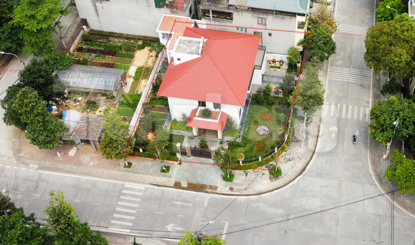 Thửa đất với diện tích lớn nhất trong 7 thửa đất liên quan đến cựu Bí thư Tỉnh ủy Lào Cai Nguyễn Văn Vịnh có diện tích 608,7 m2. Vị trí tại ngã tư giao phố Cù Chính Lan với phố Nguyễn Thị Định, tiểu khu đô thị số 1, phường Bắc Cường, TP Lào Cai. Thửa đất với diện tích lớn nhất trong 7 thửa đất liên quan đến cựu Bí thư Tỉnh ủy Lào Cai Nguyễn Văn Vịnh có diện tích 608,7 m2. Vị trí tại ngã tư giao phố Cù Chính Lan với phố Nguyễn Thị Định, tiểu khu đô thị số 1, phường Bắc Cường, TP Lào Cai.