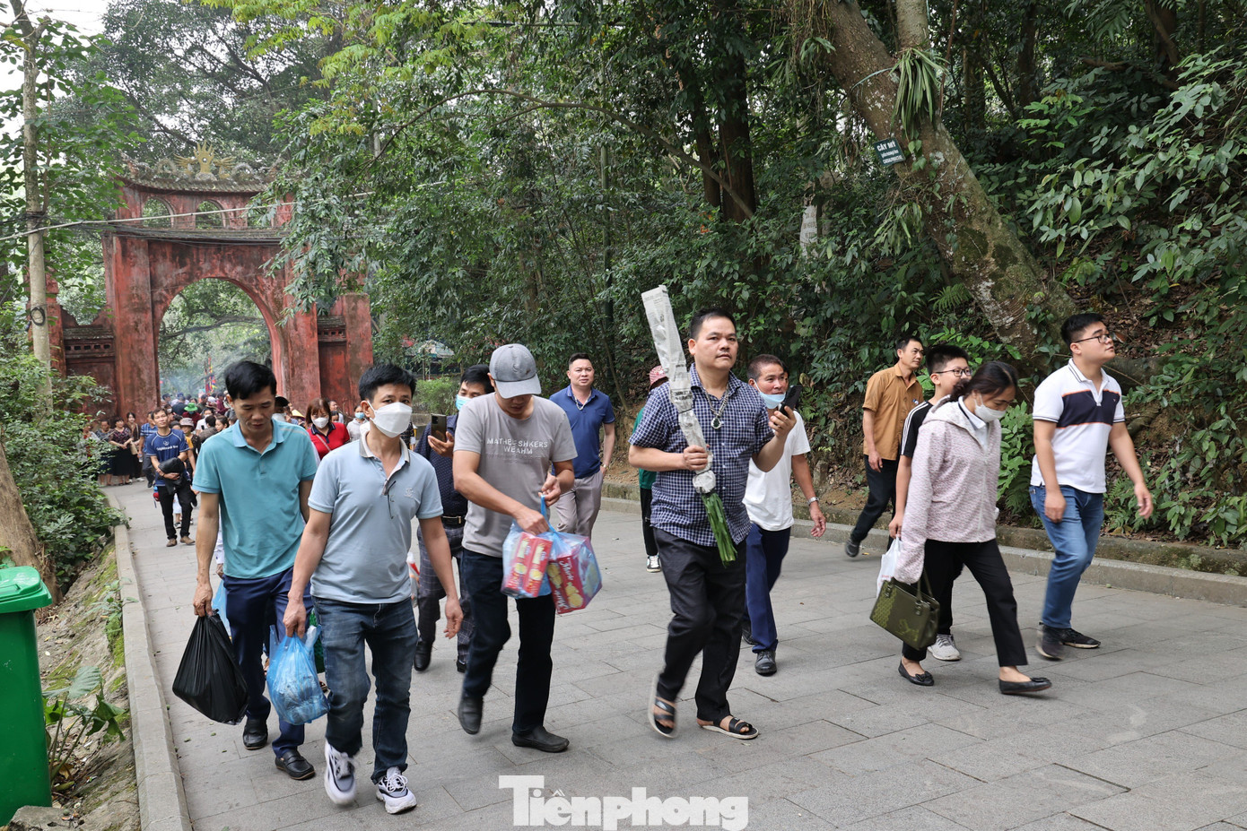 Lãnh đạo Khu di tích lịch sử đền Hùng cũng thông tin, năm ngoái, số lượng du khách đến đền Hùng khoảng một triệu người. Năm nay, thống kê có thể đạt con số 4 triệu lượt khách.