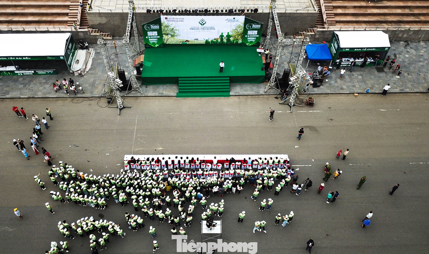 Sáng 25/3, trong khuôn khổ giải Vô địch Quốc gia Marathon và cự ly dài báo Tiền Phong lần thứ 64 - năm 2023, Ban tổ chức giải phối hợp với UBND tỉnh Lai Châu, UBND thành phố Lai Châu cùng nhà tài trợ Ngân hàng Nông nghiệp và Phát triển nông thôn Việt Nam Agribank phát động chương trình trồng cây "Vì tương lai xanh, thêm cây thêm sự sống".