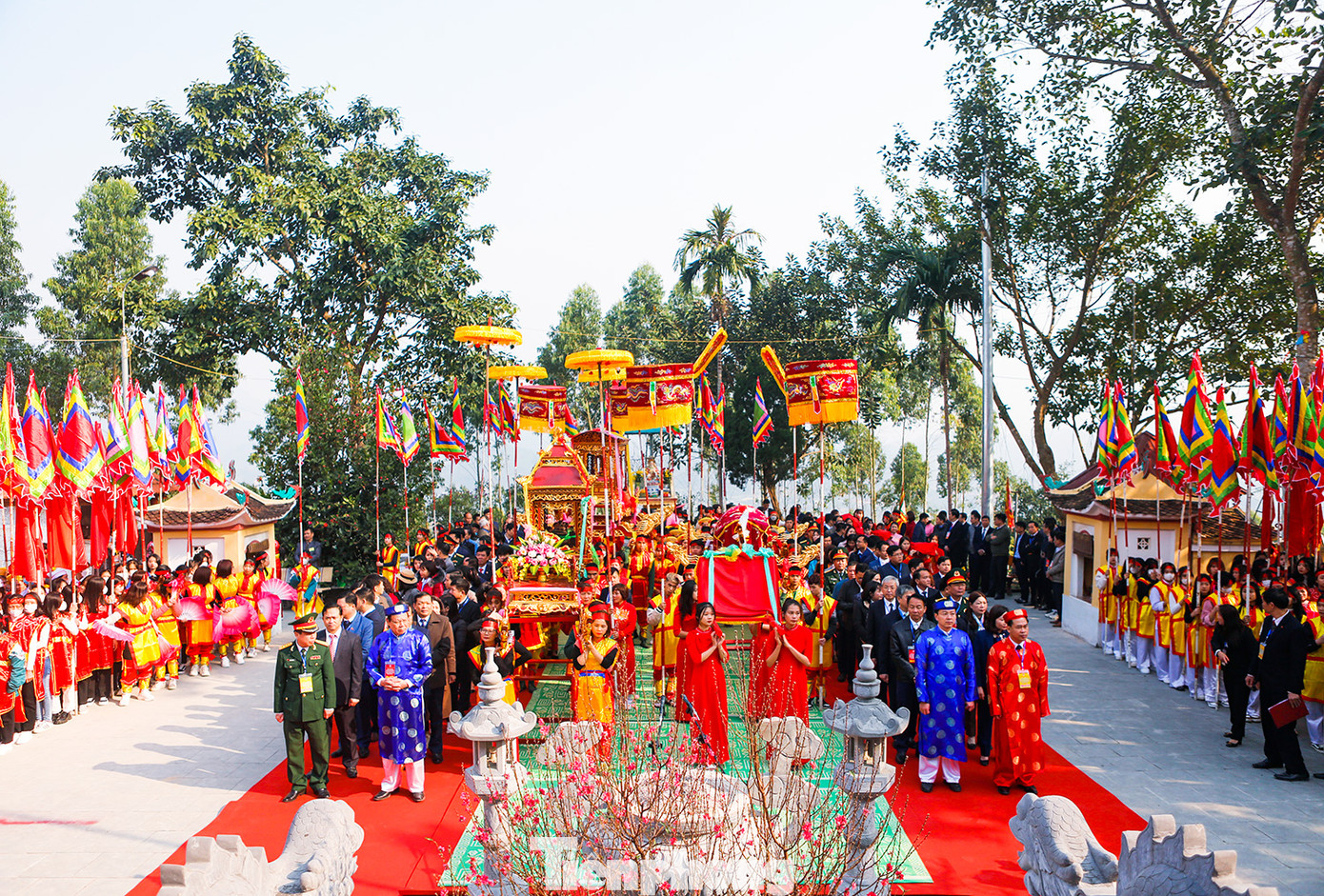 Dự lễ có lãnh đạo Cục Di sản văn hóa (Bộ Văn hóa, Thể thao và Du lịch), lãnh đạo tỉnh Yên Bái, huyện Yên Bình, các huyện lân cận của Phú Thọ, Tuyên Quang và đông đảo bà con du khách gần xa.