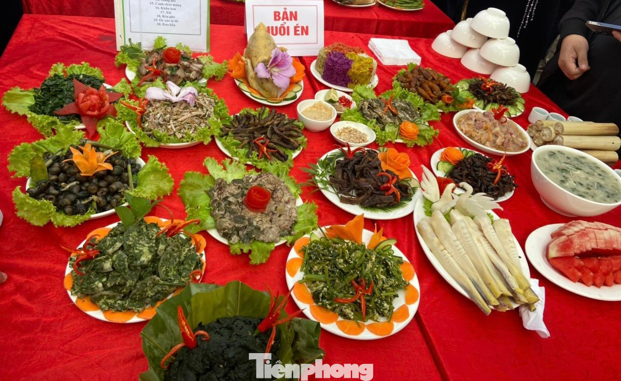 Các món ăn như rêu đá, sâu đá…là những món ăn lạ miệng mà những du khách nên thử một lần hương vị vùng cao Tây Bắc.