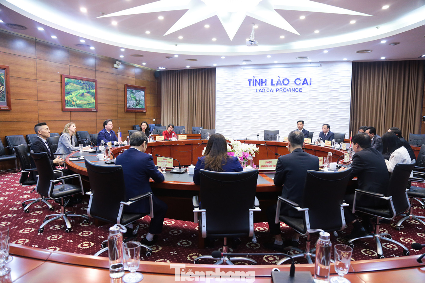 Đại sứ Mỹ tại Việt Nam có những trao đổi, chia sẻ với lãnh đạo tỉnh Lào Cai (ảnh: Hân Nguyễn).