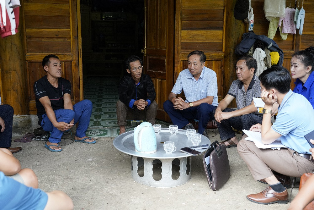 Lực lượng chức năng phổ biến chủ trương, chính sách của Đảng, pháp luật của Nhà nước về tín ngưỡng, tôn giáo cho người dân.