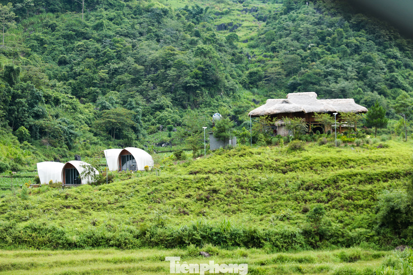 Công trình với loạt bungalow, homestay xây dựng nhưng chưa đưa vào kinh doanh. Công trình với loạt bungalow, homestay xây dựng nhưng chưa đưa vào kinh doanh.