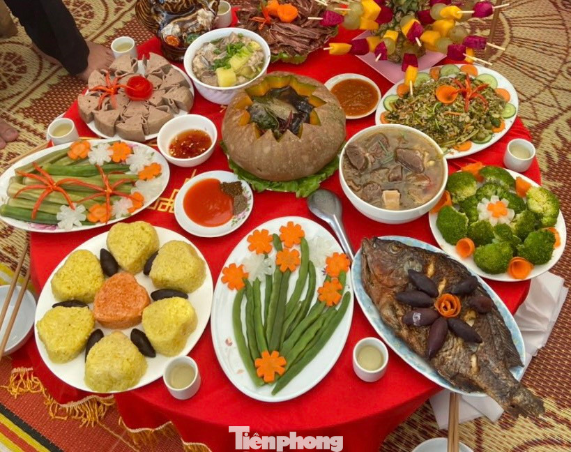 Những món ăn được người Thái trắng ở Lai Châu chuẩn bị với các nguyên liệu từ núi rừng, sông suối.