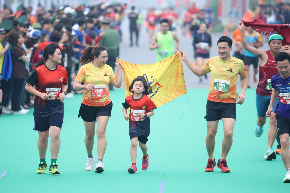 Tiền Phong Marathon 2023 có sức hút lớn đối với các vận động viên chuyên nghiệp lẫn phong trào.
