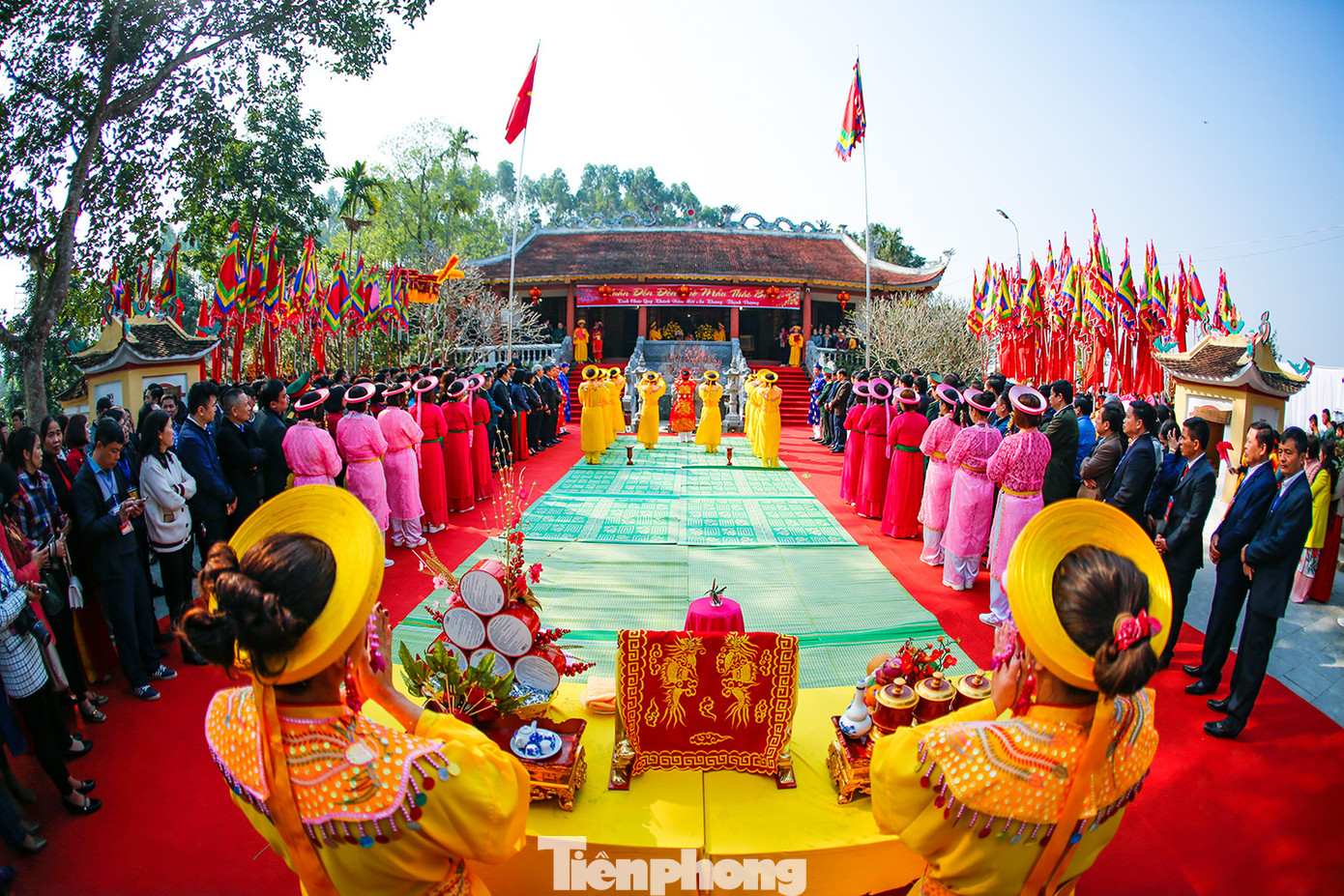 Di tích Đền Thác Bà có từ lâu đời, gắn với nghi thức thờ Mẫu là công chúa Minh Đạt - con gái vua Hùng Vương thứ 18.