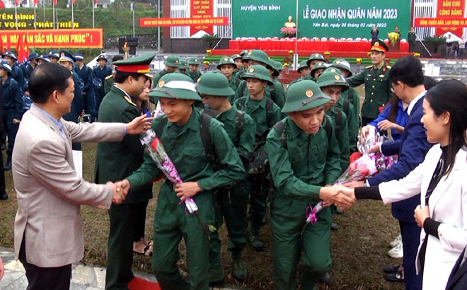 Năm 2023, huyện Yên Bình được giao tuyển 200 tân binh, bổ sung cho các đơn vị quân đội và công an, trong đó có 165 công dân bàn giao cho các đơn vị quân đội như: Sư đoàn 316 (Quân khu 2), Lữ đoàn 28 (Quân chủng Phòng không - Không quân), Lữ đoàn 144 (Bộ Tổng tham mưu Quân đội nhân dân Việt Nam) và 35 công dân giao các đơn vị thuộc Bộ Công an và Công an tỉnh. Trong đợt này, huyện Yên Bình có 39/200 tân binh viết đơn tình nguyện lên đường nhập ngũ.