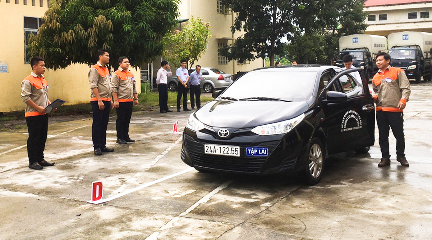 Siết chặt hoạt động đào tạo, sát hạch, cấp đổi giấy phép lái xe tại Lào Cai. Siết chặt hoạt động đào tạo, sát hạch, cấp đổi giấy phép lái xe tại Lào Cai.