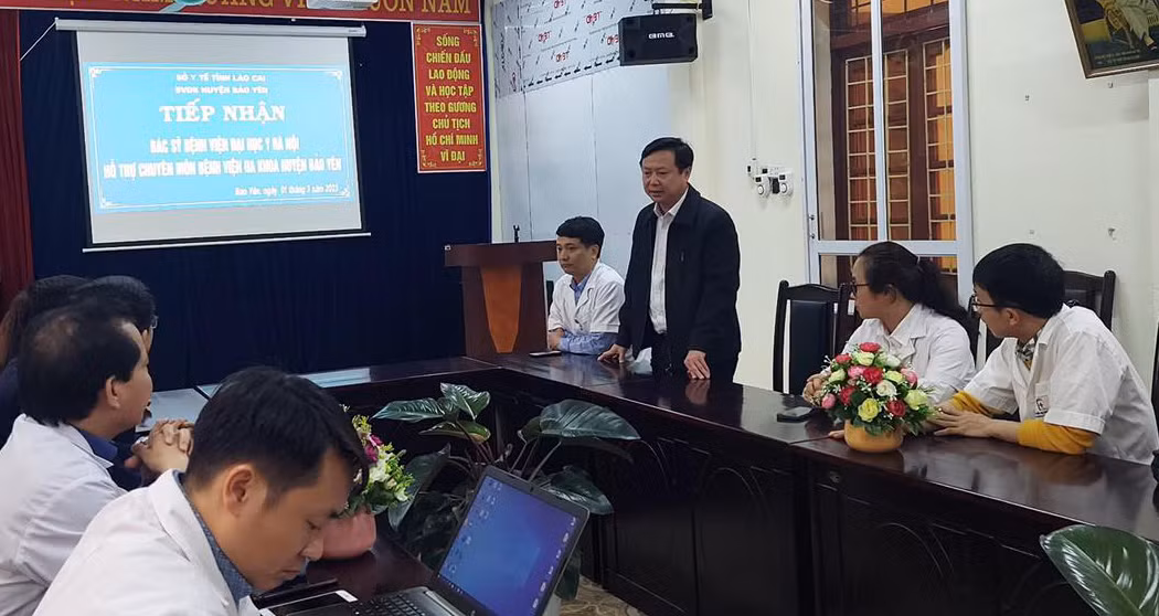 Buổi tiếp nhận các bác sỹ bệnh viện Đại học Y Hà Nội về công tác tại các bệnh viện tuyến huyện ở Lào Cai.