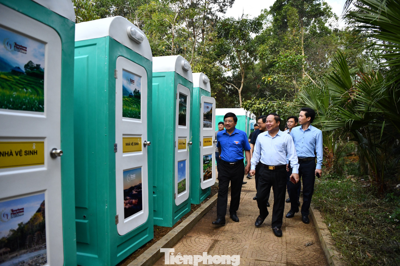 Tại khu vực bố trí dãy nhà vệ sinh, lãnh đạo tỉnh Lai Châu lưu ý đơn vị vận hành phải có xe bồn nước trực, vệ sinh sạch sẽ liên tục. Nhà báo Vũ Tiến cho biết, ban tổ chức đã chuẩn bị sách hướng dẫn chi tiết các vị trí và sẽ phát cho toàn bộ vận động viên, du khách.