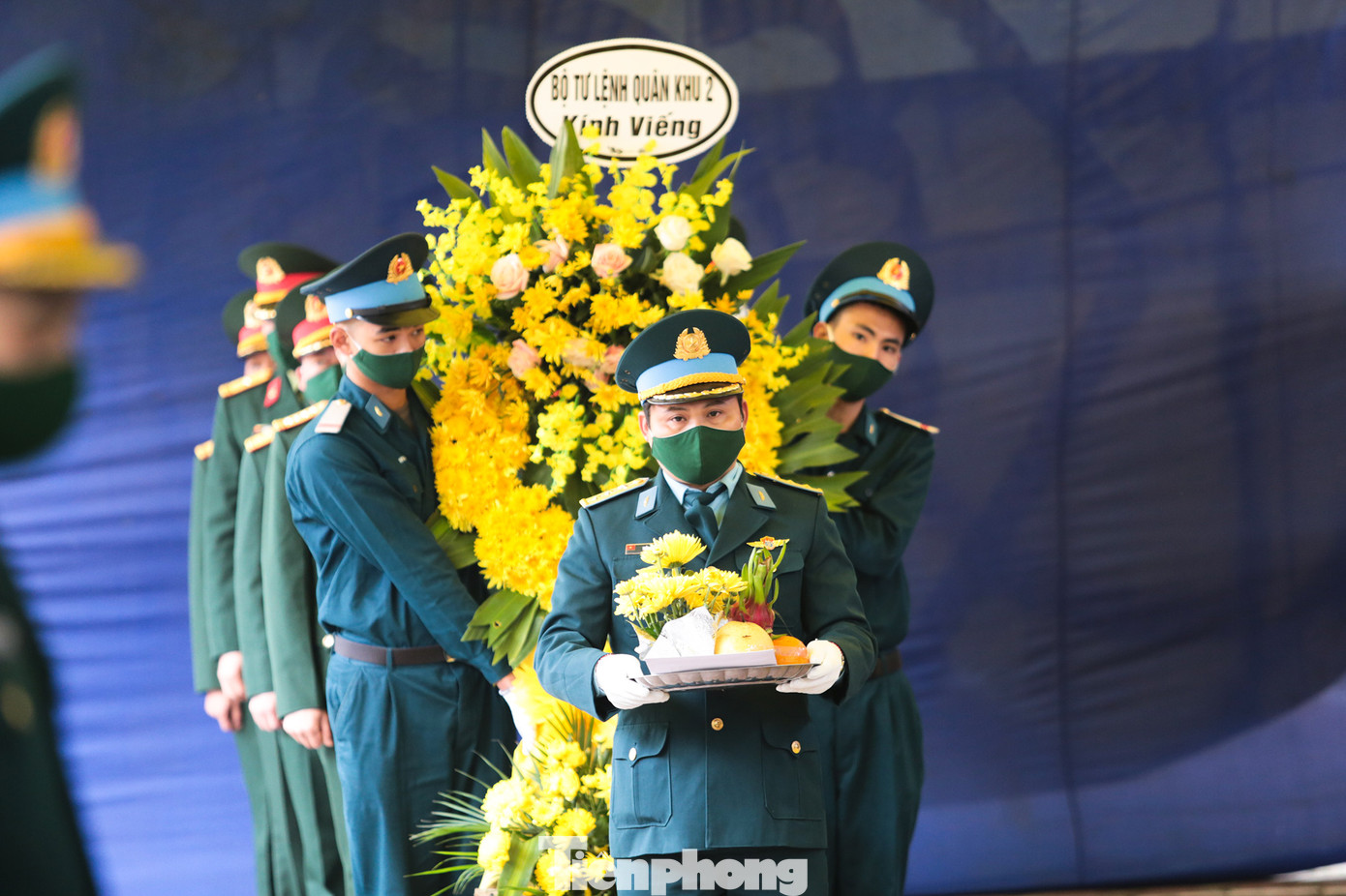 Lãnh đạo Bộ tư lệnh Quân khu 2 có mặt tại lễ viếng.