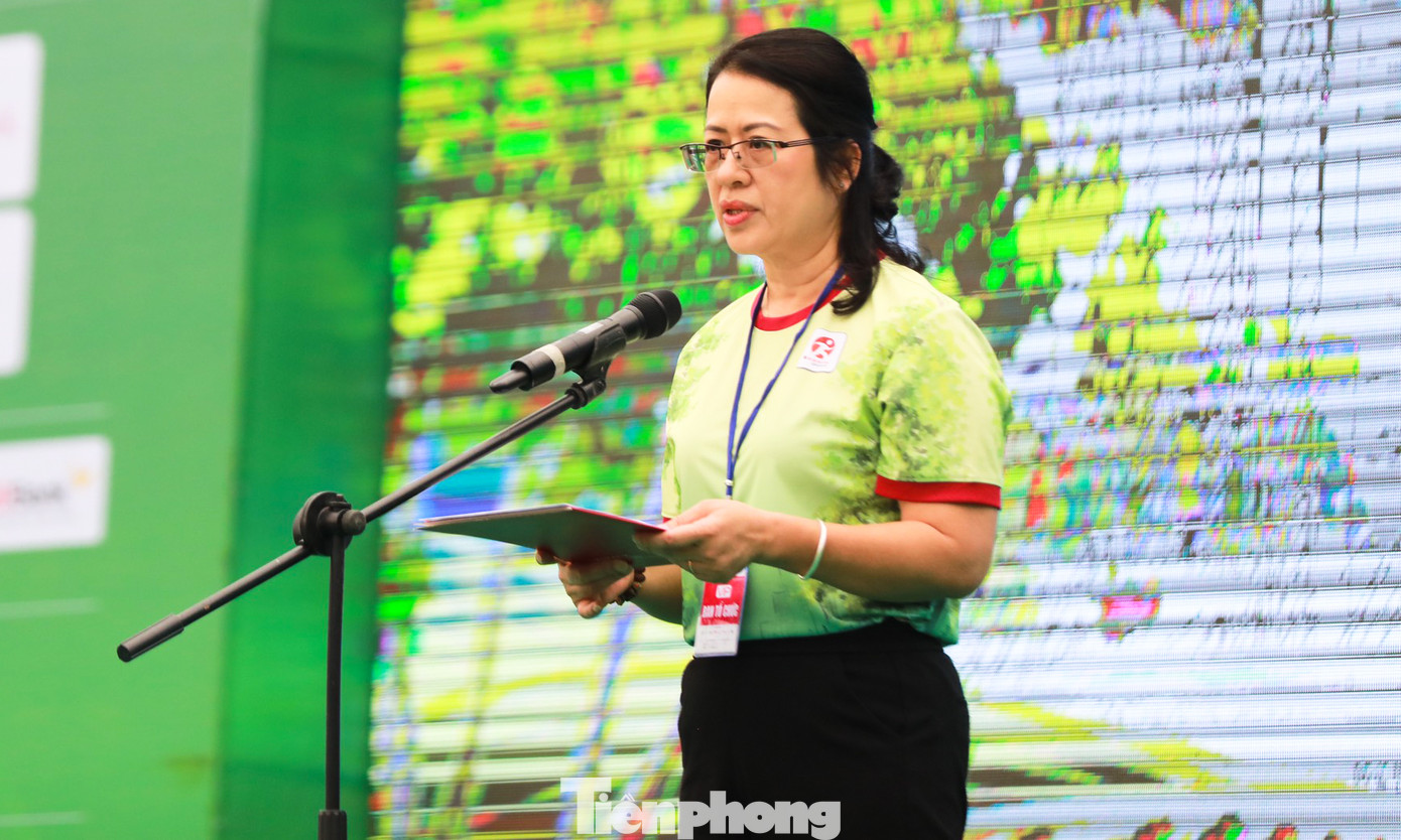 Phát biểu tại buổi lễ, bà Nguyễn Thị Phượng cho biết, hưởng ứng lời kêu gọi của Thủ tướng Chính phủ chung tay thực hiện mục tiêu trồng 1 tỷ cây xanh, Agribank quyết định trao tặng Đảng bộ, chính quyền và nhân dân tỉnh Lai Châu số tiền 1 tỷ đồng làm kinh phí để mua cây giống giúp phủ xanh đất trống, đồi núi trọc.