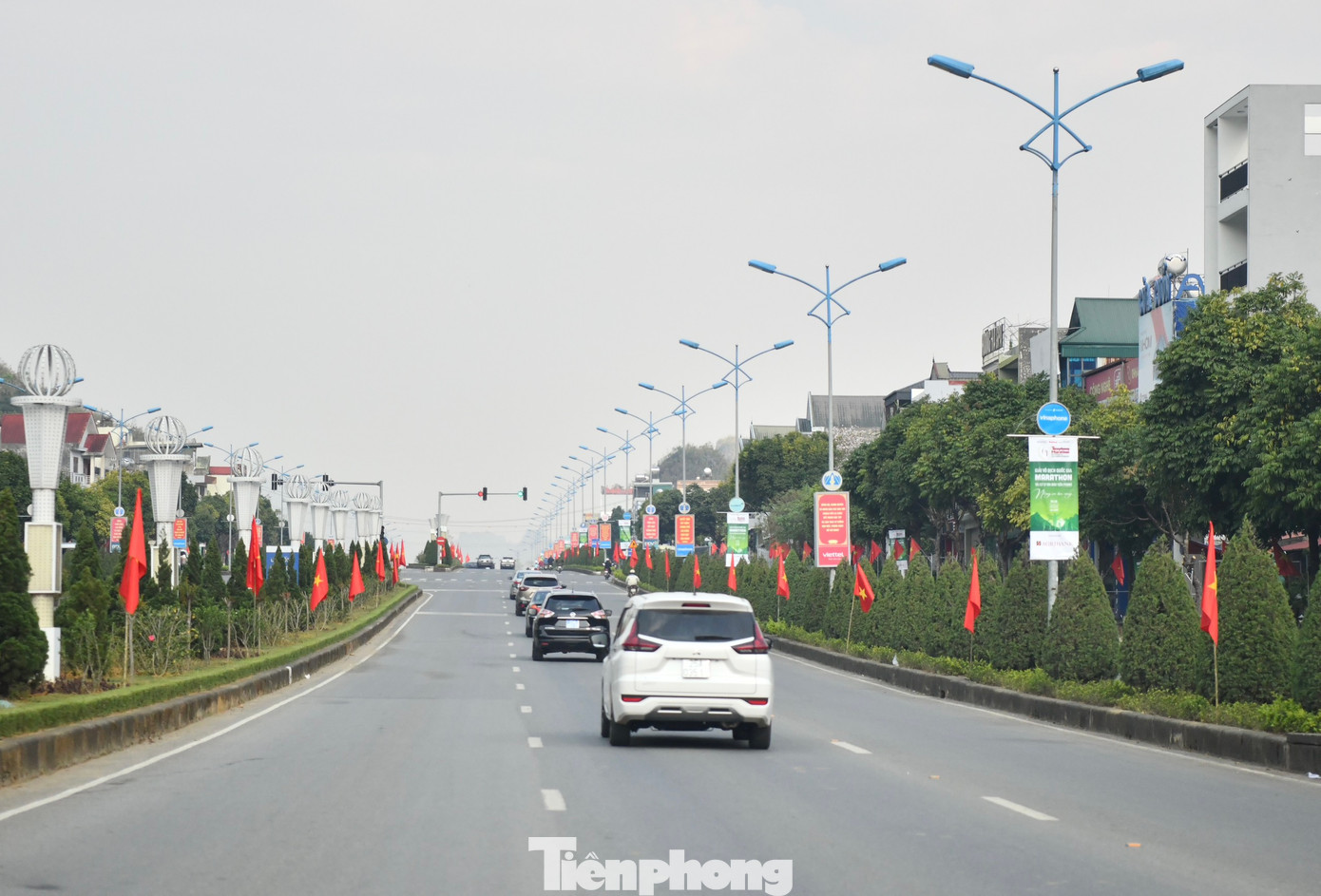 Đoàn công tác sau đó kiểm tra đường chạy tất cả các cự ly 5 km, 10 km, 21 km và 42 km. Hệ thống đường chạy tại Tiền Phong Marathon 2023 được đánh giá chuẩn và rất đẹp.