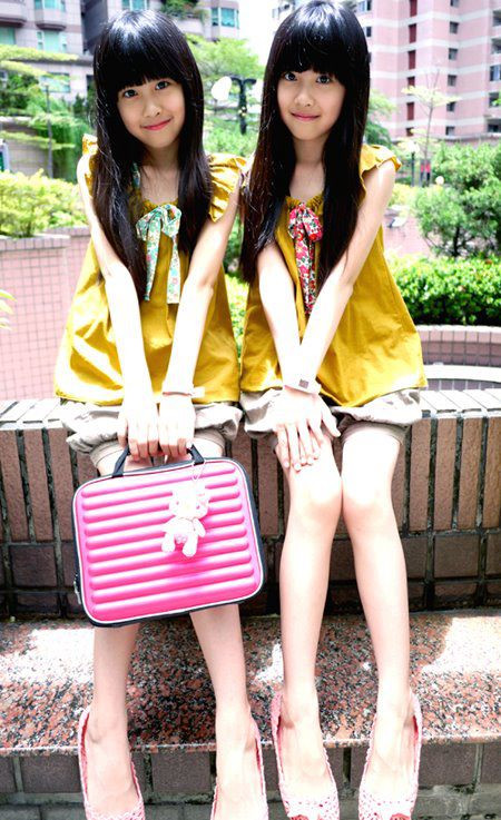 Hình ảnh hai thiên thần khi còn nhỏ.